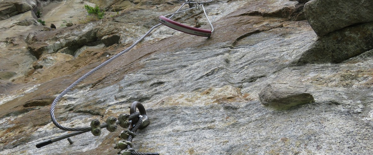 Steile Plattenstelle