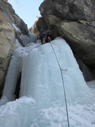 Gut aufgebaute kurze Stufe im Mittelteil Gut aufgebaute kurze Stufe im Mittelteil