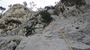 Auf die Westseite mit der 5. Seillänge