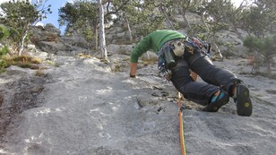 Es reibt am Beginn der 9. Seillänge