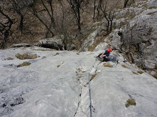Erste Passage der zweiten Seillänge Erste Passage der zweiten Seillänge